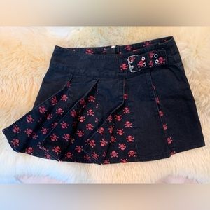 Vintage Tripp NYC Dang Goodman Red/Black Skull & Crossbones Pleated Mini Skirt